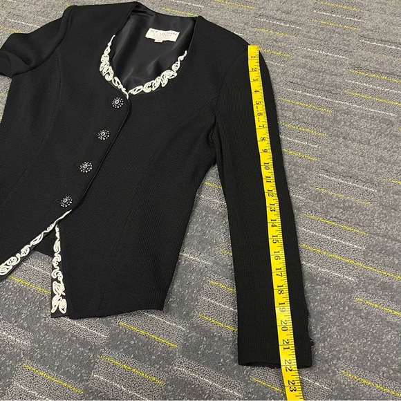 ST. JOHN Evening Santana Knit Blazer Jacket Black Wool Embroidered Beaded Size 2 - Picture 16 of 16